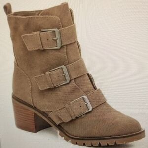 Crown Vintage Asisa Tan Suede Buckle Ankle Bootie SZ 8.5